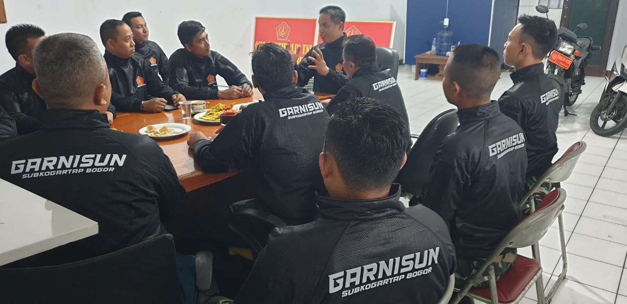 Awal Berdinas Di Wilayah Bogor, Mayor Inf Irwan Suwarna Memberikan Arahan Kepada Para Anggotanya